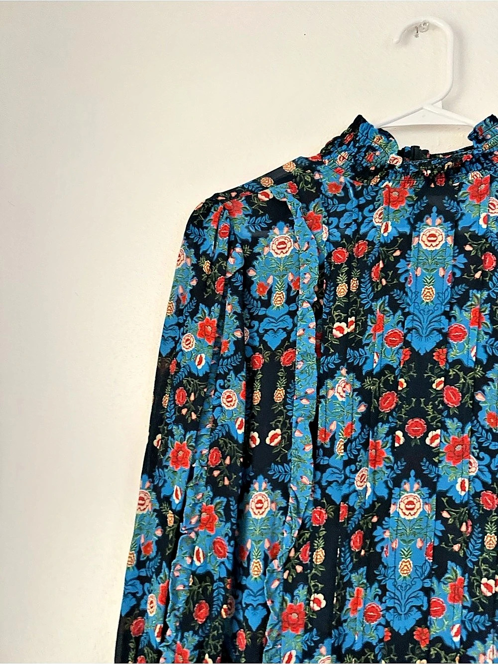 Farm Rio Floral Ruffle Hem Blouse in Blue & Black Size Medium - Picture 5 of 11